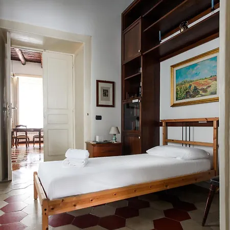 Regal Santa Chiara By Dimorra * Neapel